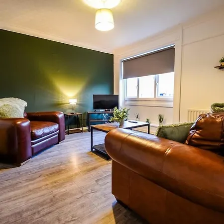 Woodcock House 3 Bedrooms Workstays Uk *